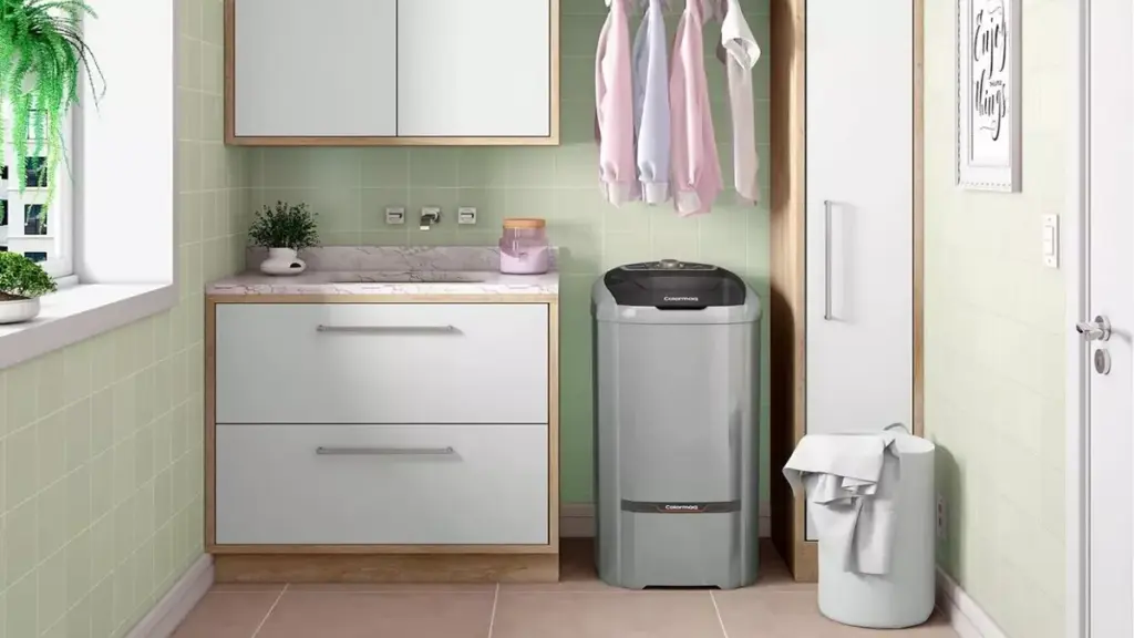 Tanquinho de lavar roupas ao lado de pia em lavanderia